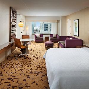 Premium Larger Guest room 1 King High floor